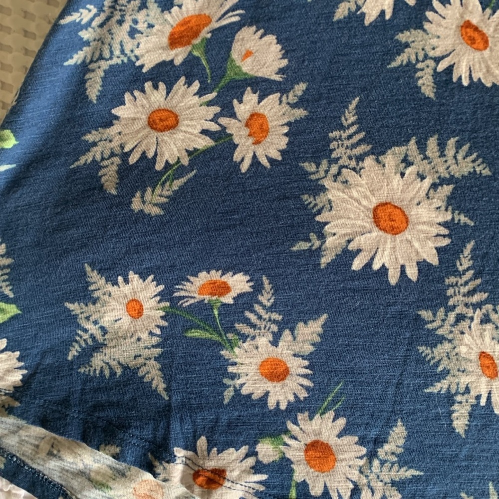 Maurices floral tee with ruffled shoulders 🌼🌼 - Picture 7 of 9
